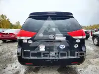 2013 Toyota SIENNA photo