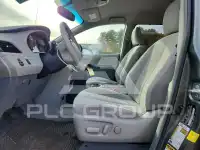 2013 Toyota SIENNA photo