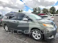 2013 Toyota SIENNA photo