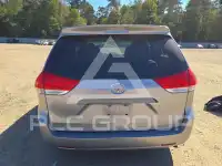2013 Toyota SIENNA фото