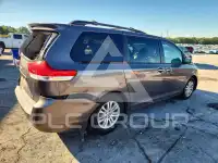 2013 Toyota SIENNA photo