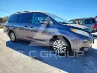 2013 Toyota SIENNA фото