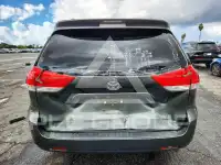 2013 Toyota SIENNA photo