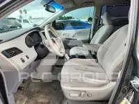 2013 Toyota SIENNA photo