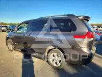 2013 Toyota SIENNA фото