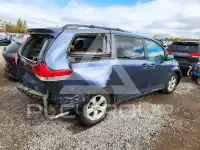 2013 Toyota SIENNA photo