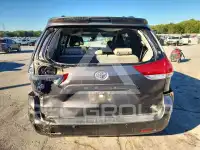 2013 Toyota SIENNA photo