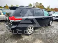 2013 Toyota SIENNA photo