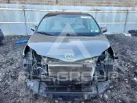 2013 Toyota SIENNA photo