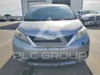 2013 Toyota SIENNA photo