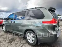 2013 Toyota SIENNA photo
