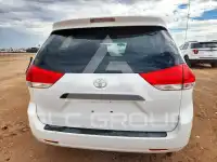 2013 Toyota SIENNA фото