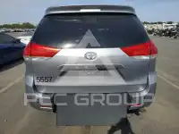 2013 Toyota SIENNA photo