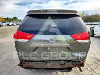 2013 Toyota SIENNA photo