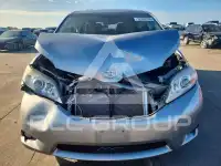 2013 Toyota SIENNA фото