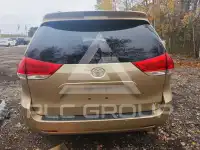 2013 Toyota SIENNA фото
