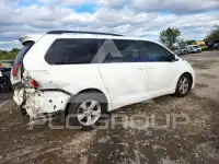 2013 Toyota SIENNA photo
