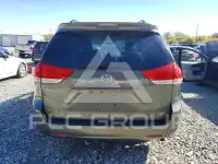 2013 Toyota SIENNA photo