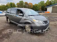 2013 Toyota SIENNA фото