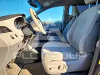 2013 Toyota SIENNA фото
