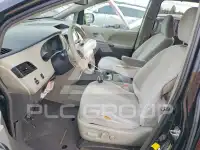 2013 Toyota SIENNA photo