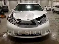 2013 Toyota SIENNA photo