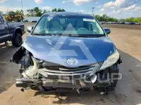 2013 Toyota SIENNA фото