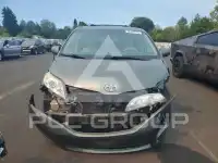 2013 Toyota SIENNA photo