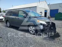 2013 Toyota SIENNA фото