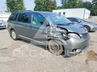 2013 Toyota SIENNA фото
