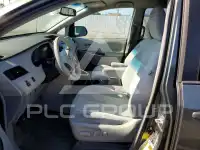 2013 Toyota SIENNA photo