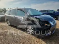 2013 Toyota SIENNA photo