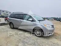 2013 Toyota SIENNA photo
