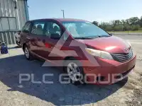 2013 Toyota SIENNA photo