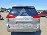 2013 Toyota SIENNA фото