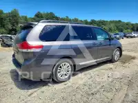 2013 Toyota SIENNA фото