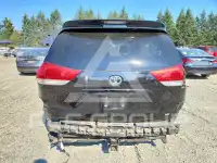 2013 Toyota SIENNA фото
