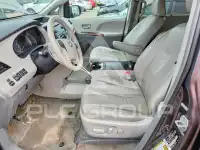 2013 Toyota SIENNA фото