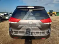 2013 Toyota SIENNA photo