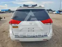 2013 Toyota SIENNA photo