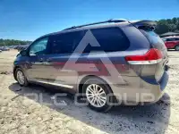2013 Toyota SIENNA фото