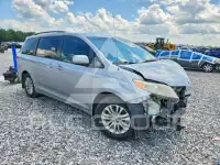 2013 Toyota SIENNA photo
