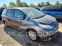 2013 Toyota SIENNA photo