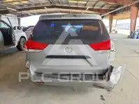 2013 Toyota SIENNA фото