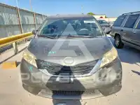2013 Toyota SIENNA photo