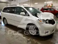 2013 Toyota SIENNA photo