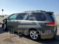 2013 Toyota SIENNA photo