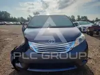 2013 Toyota SIENNA photo