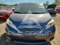 2013 Toyota SIENNA photo