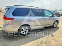 2013 Toyota SIENNA photo